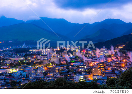 別府　湯煙の風景 70137810