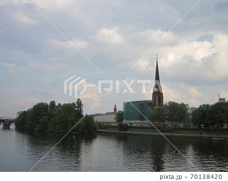 マイン川と建物の写真素材