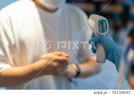 非接触式体温計　検温　受付 70139042