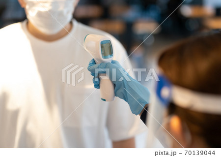 非接触式体温計　検温　受付 70139044