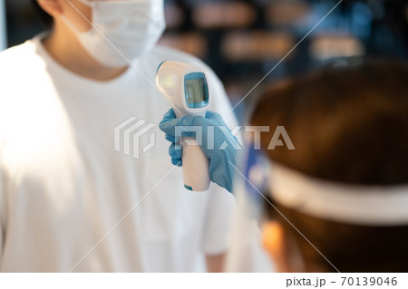 非接触式体温計　検温　受付 70139046