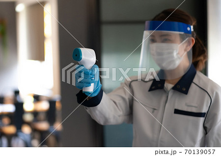 非接触式体温計　検温　受付 70139057