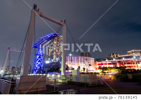東京 豊洲 アーバンドックの夜景 東京 豊洲 アーバンドックの夜景 70139145