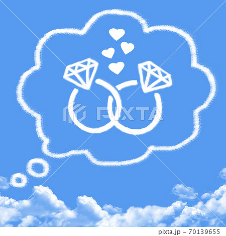 Diamond engagement ring cloud shape 70139655