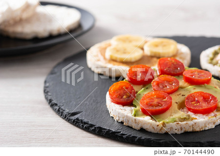 Assortment Puffed rice cake snack 70144490