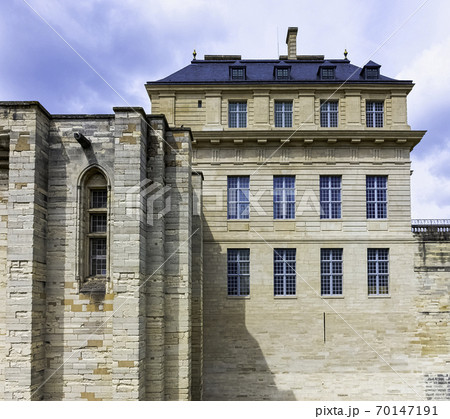 French royal fortress in the town of Vincennes 70147191