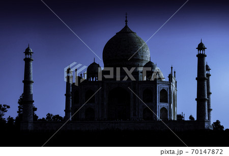 Taj Mahal by night in Agra, Uttar Pradesh, India Taj Mahal by night in Agra, Uttar Pradesh, India 70147872