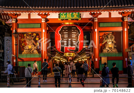 日本の東京都市景観 東京・浅草寺の夜景=2020年10月4日 日本の東京都市景観 東京・浅草寺の夜景=2020年10月4日 70148622