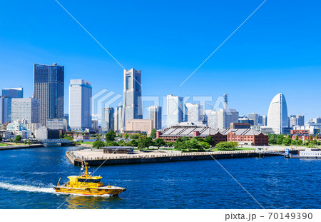 横浜ベイエリアとパイロットボート 70149390