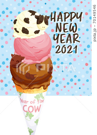 牛型のチョコをトッピングしたアイスの年賀状のイラスト素材