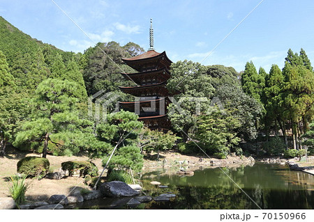 初秋の山口瑠璃光寺 70150966
