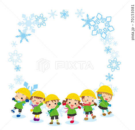 冬服を着た可愛い幼稚園児キッズグループのイラスト 雪の結晶フレームのイラスト素材