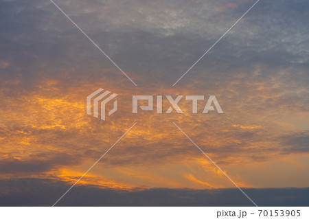 秋の空 夕焼け イメージ素材の写真素材