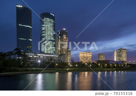 風景 高層ビル 夜景 70155316