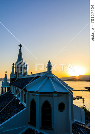 馬込教会の日の出　【長崎市】 70157454