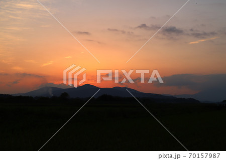 筑波連山を彩る秋の夕焼け 筑波連山を彩る秋の夕焼け 70157987