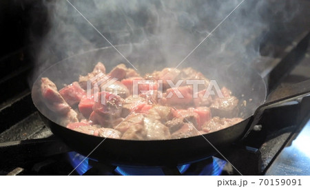 牛肉角切り炒め 70159091