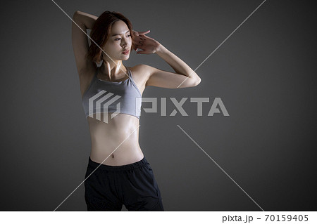 女性 アスリート スポーツの写真素材 70159405 Pixta