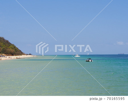 海から見たモートン島 70165595