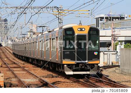 阪神　香櫨園駅付近を走る1000系電車 70165809