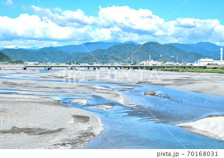 安倍川の清流と安倍川橋 安倍川の清流と安倍川橋 70168031