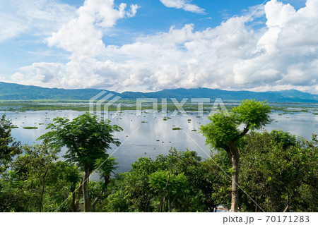 インド・マニプル州インパールのロクタク湖/Loktak lake in Manipur, India 70171283
