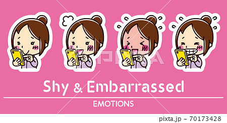 スマホと女性の表情セット / 照れる / 恥ずかしい 70173428