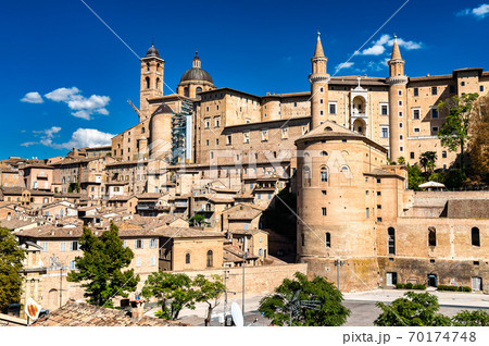 Urbino with the Ducal Palace in Marche, Italy Urbino with the Ducal Palace in Marche, Italy 70174748