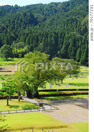 自然に囲まれた一乗谷の朝倉史跡 70177291