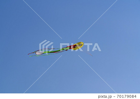 凧 青い空 飛ぶ 70179084