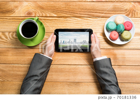 Businesswoman having coffee break 70181336