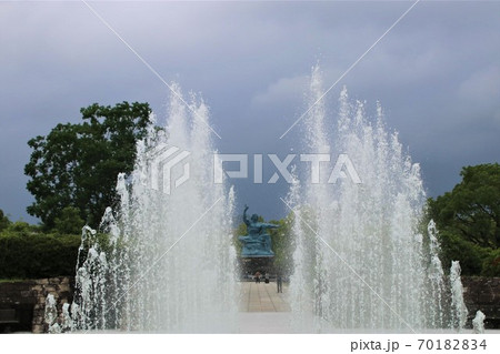 長崎 平和記念公園の噴水 長崎 平和記念公園の噴水 70182834