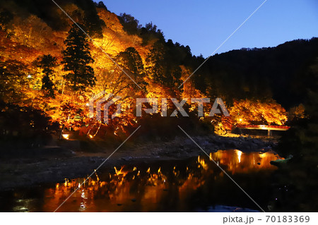 香嵐渓の紅葉 ライトアップ 70183369