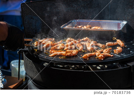 A professional cook prepares shrimps 70183736