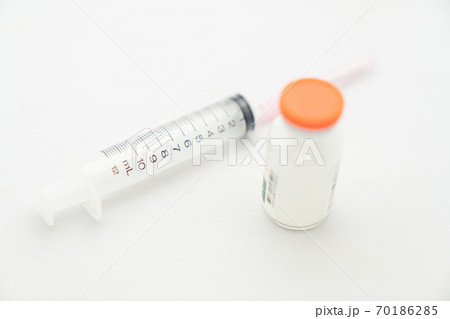 新型コロナウィルスのワクチンイメージ 70186285
