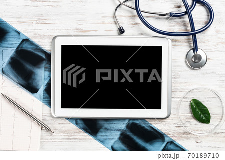 Mock up of doctors desktop with medical supplies 70189710