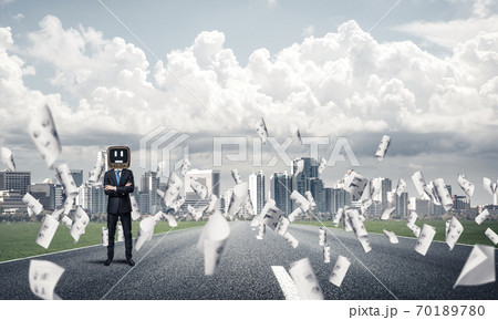 Businessman with old TV instead of head. 70189780