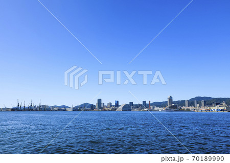 兵庫県神戸の風景・神戸港と街並み 70189990