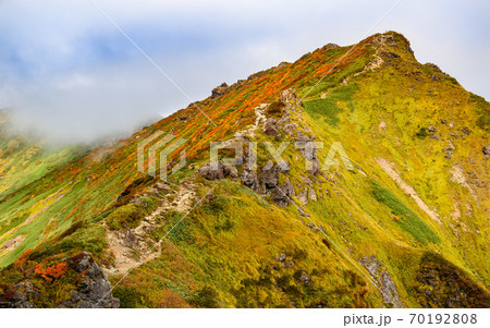 （群馬県）秋の谷川岳オキの耳 70192808