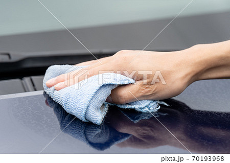 洗車 クロスでふく様子 洗車 クロスでふく様子 70193968