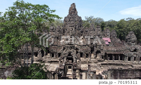 【世界遺産】シェムリアップのアンコール遺跡群・アンコールトムのバイヨン寺院 70195311