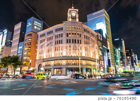 日本の東京都市景観 東京・銀座(夜景・車の流れ)=2020年10月2日 日本の東京都市景観 東京・銀座(夜景・車の流れ)=2020年10月2日 70195490