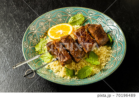 ケバブ(シシカバブ)とクスクス料理　Shish kebab and couscous dishes 70196489