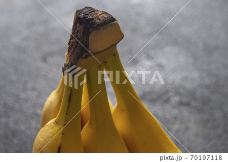 バナナの房 70197118