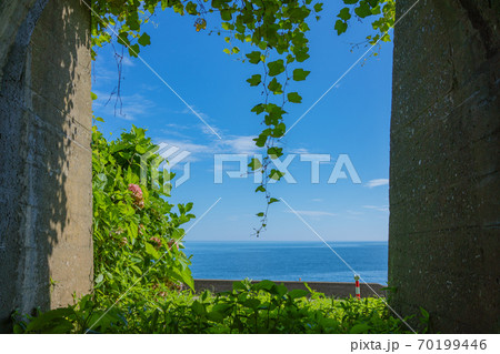 トンネル内から日本海を望む【夏の久比岐自転車道】 70199446