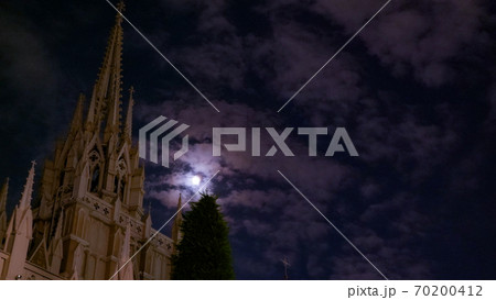 月と教会 70200412