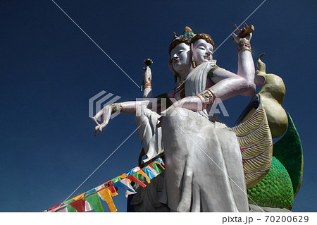 タイのチェンライ・WATサンクーポータイヤンの三面六臂阿修羅観音像の