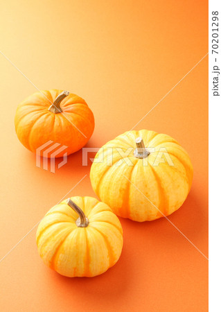 ハロウィンのかぼちゃ 70201298