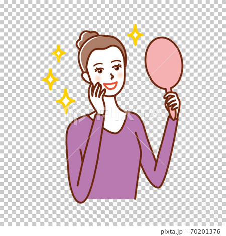 一個二十多歲和三十多歲的女人,鏡子照著她的皮膚。 一個二十多歲和三十多歲的女人,鏡子照著她的皮膚。 70201376