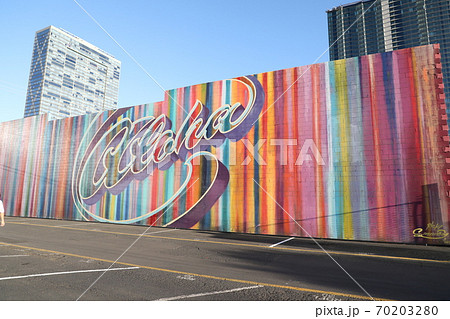 ハワイの壁に描かれているウォールアート ハワイの壁に描かれているウォールアート 70203280